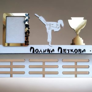 Закачалка за медали Карате златна рамка